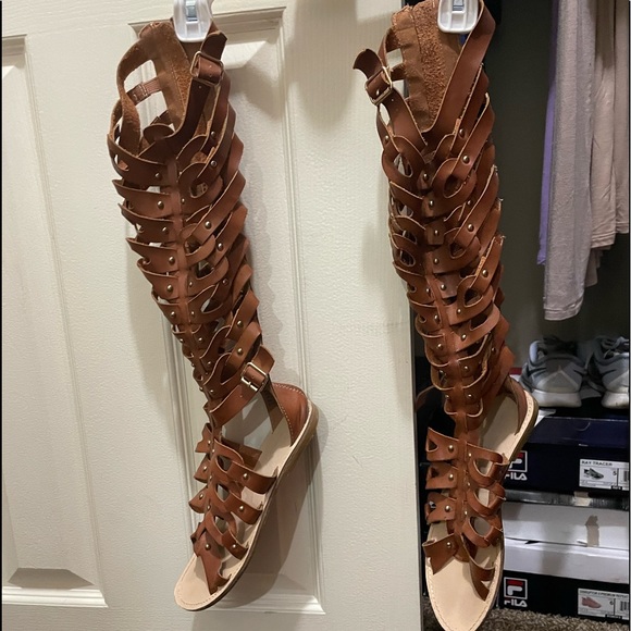COPY - Knew high gladiator sandals - Picture 1 of 3